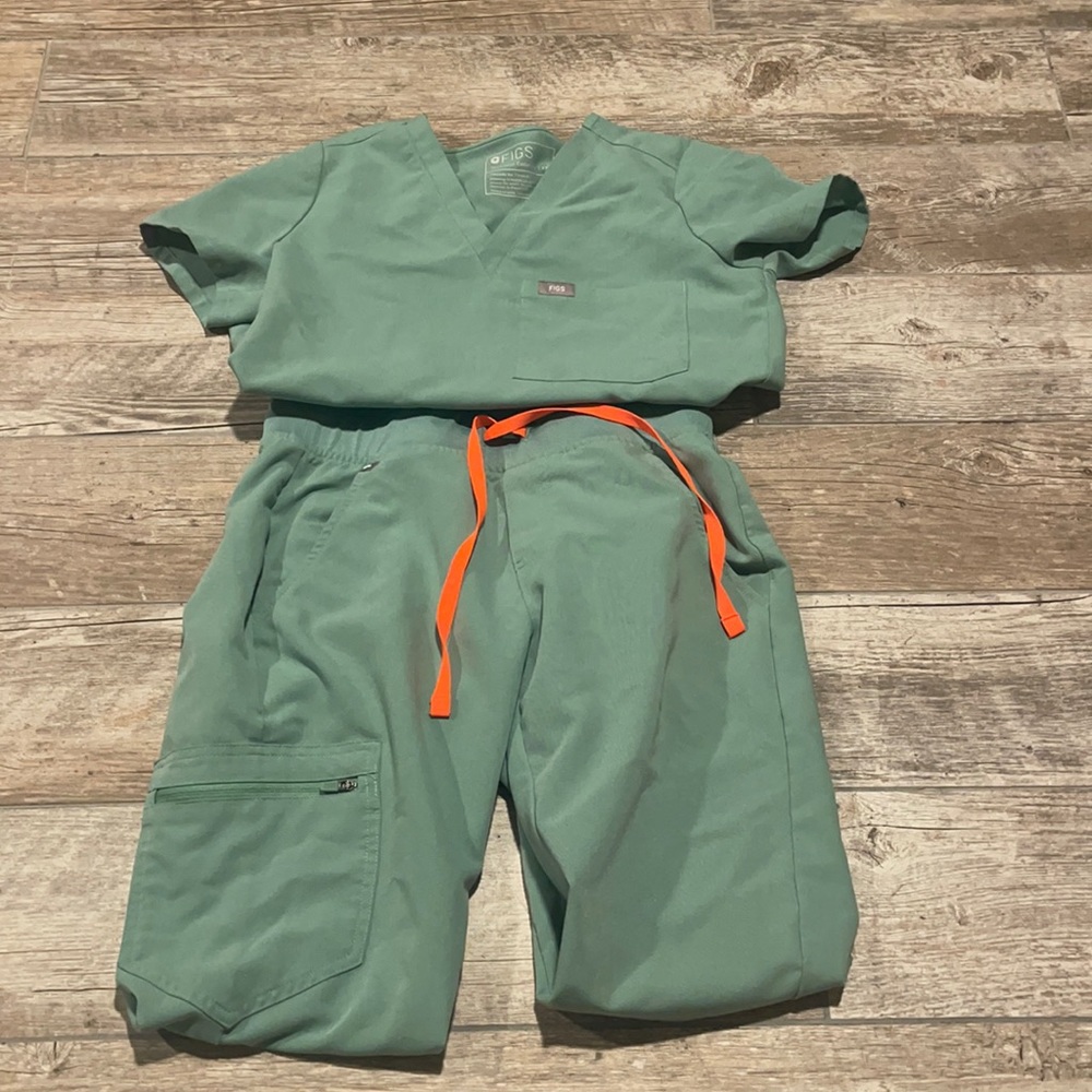 Figs jade green scrubs set xxs top and xsp joggers